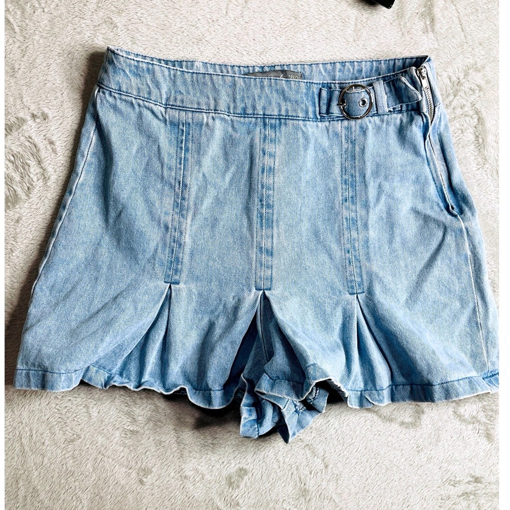 Cali 1850 Denim Skort Womens Medium Light Wash Pleated Buckle Mini Skirt Shorts